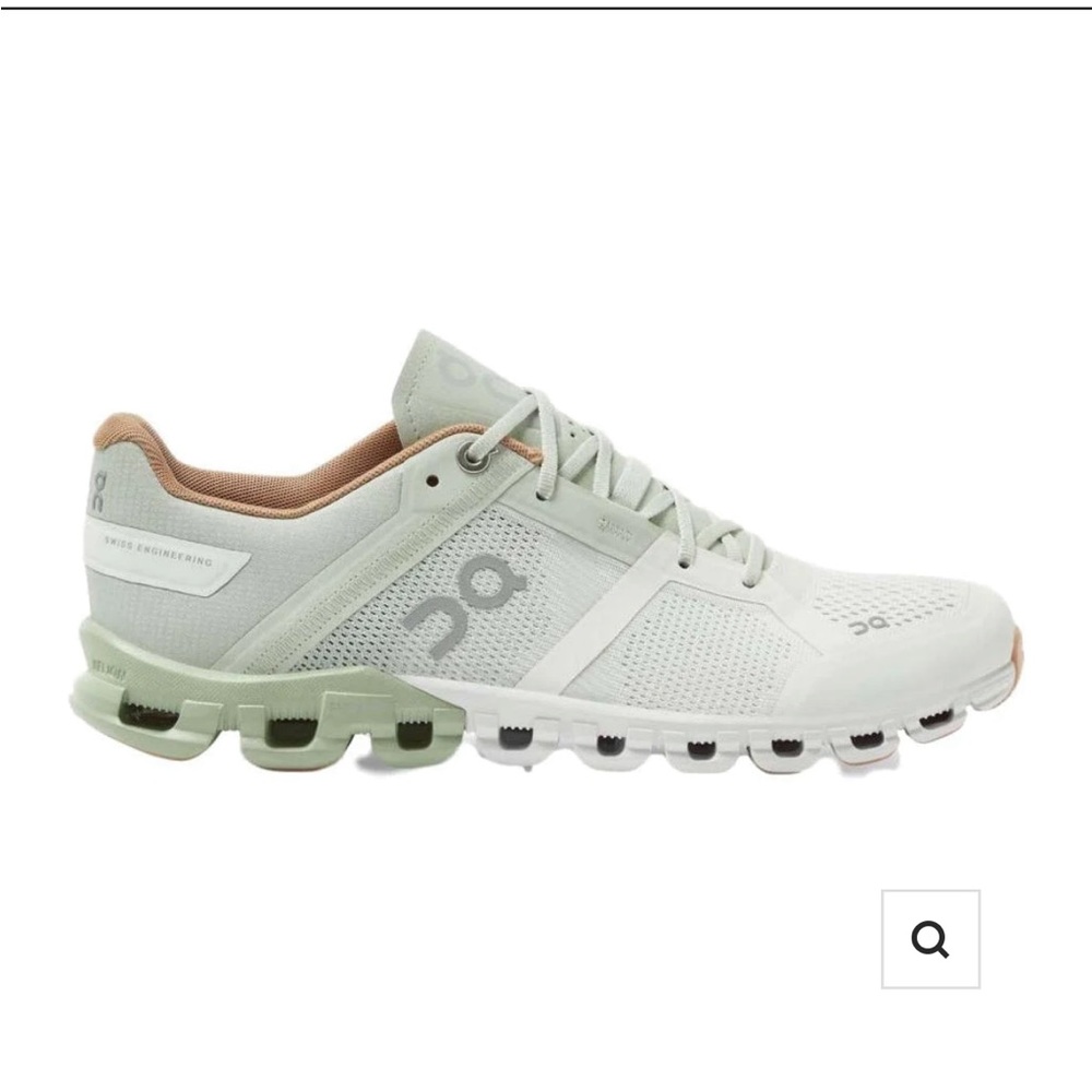 On cloud cloudflow sneakers